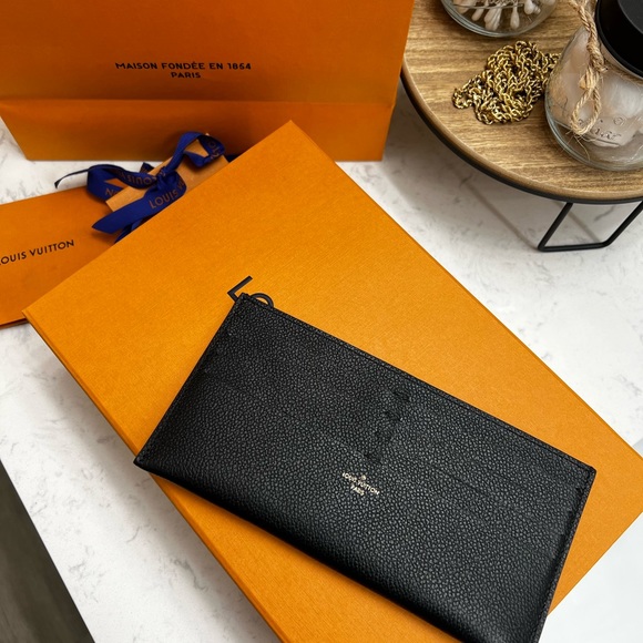 Louis Vuitton card holder and mini pouch. brand new , real leather. - Picture 4 of 4